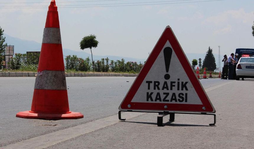 Rize'de trafik kazasında yaralanan 2 kişinin tedavisi sürüyor