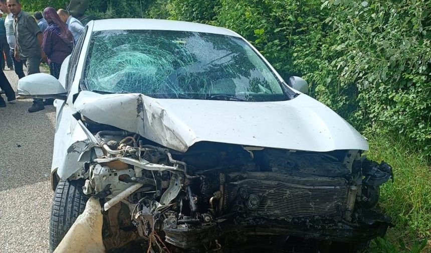 Boyabat’ta iki otomobilin çarpıştığı kazada bir kişi yaralandı