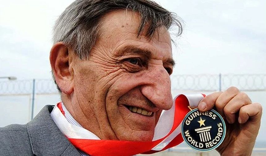 Dünyanın en uzun burunlu adamı hayatını kaybetti