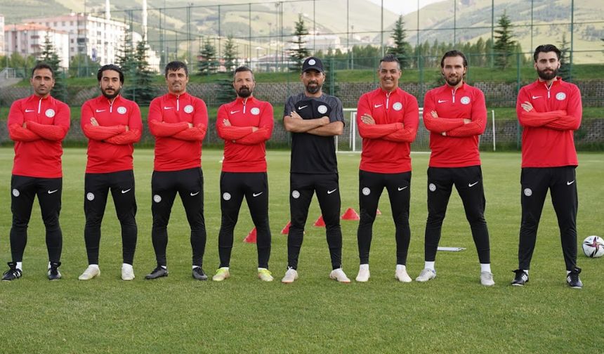 İlhan Palut'un ekibi belli oldu
