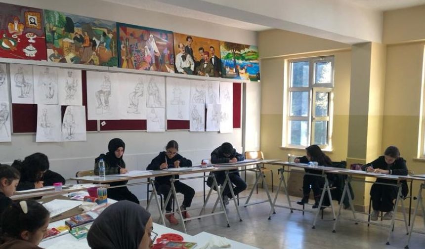 Rize’de "Türkiye Yüzyılı" Canlı Çizim Yarışması Yapıldı