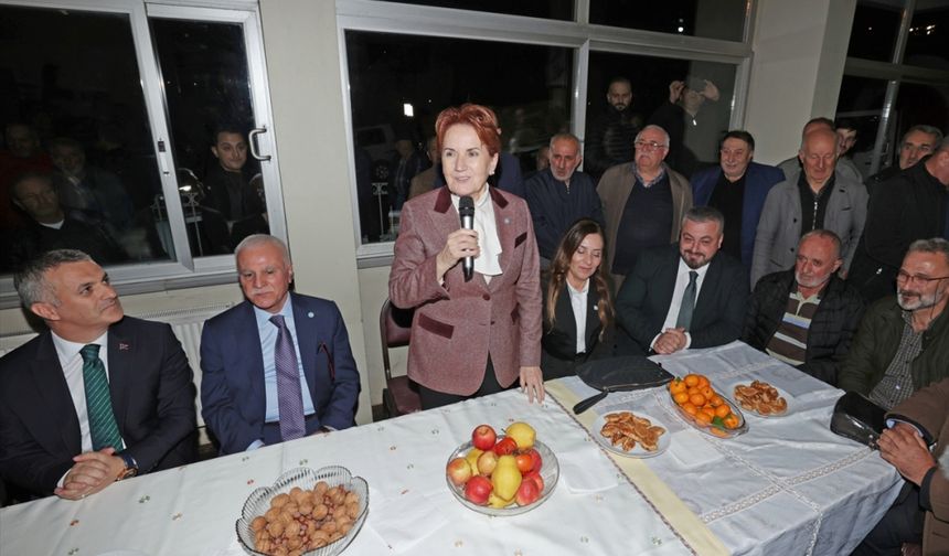 İYİ Parti Genel Başkanı Akşener, Trabzon'da vatandaşlarla bir araya geldi
