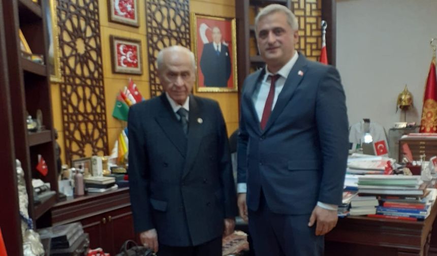 Mustafa Çalışkan başvuru dosyasını MHP genel merkezine teslim etti