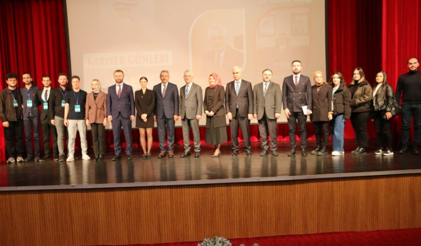 RTEÜ’de Kariyer Günleri Meslek Tanıtımı Konferansı Gerçekleştirildi
