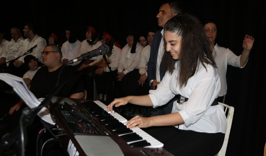 Rize'de Özel Gereksinimli Çocuklardan Oluşan Müzik Korosundan Muhteşem Performans