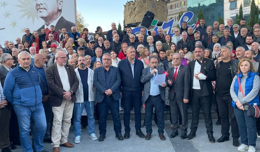 CHP Rize'de Esenyurt Belediye Başkanının görevden alınmasını protesto edildi