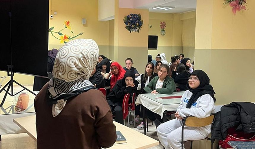 Oltu Kız Anadolu İmam Hatip Lisesi’nde Değerler Eğitimi Programı Düzenlendi