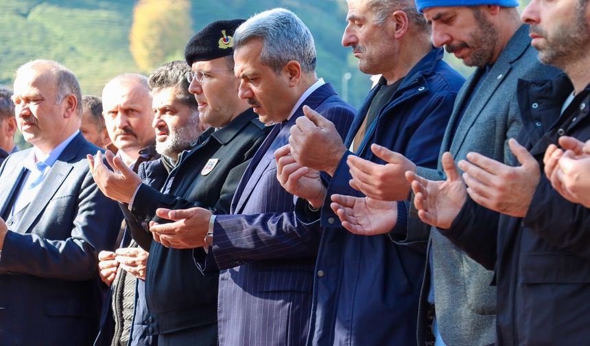 Rize'de trafik kazasında hayatını kaybeden Kıbrıs gazisi son yolculuğuna uğurlandı