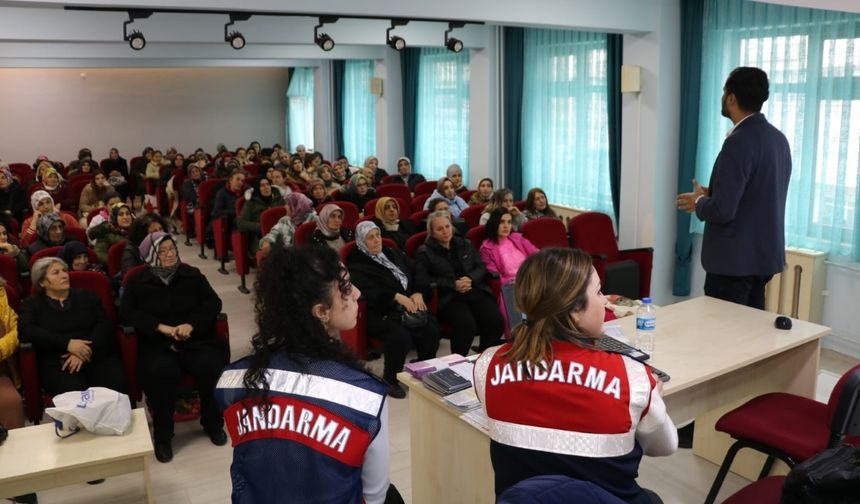 Rize’de uyuşturucu ile mücadele kapsamında velilere eğitim verildi