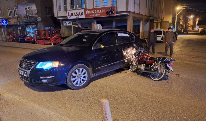 Samsun’da otomobille çarpışan motosikletteki 2 kişi yaralandı