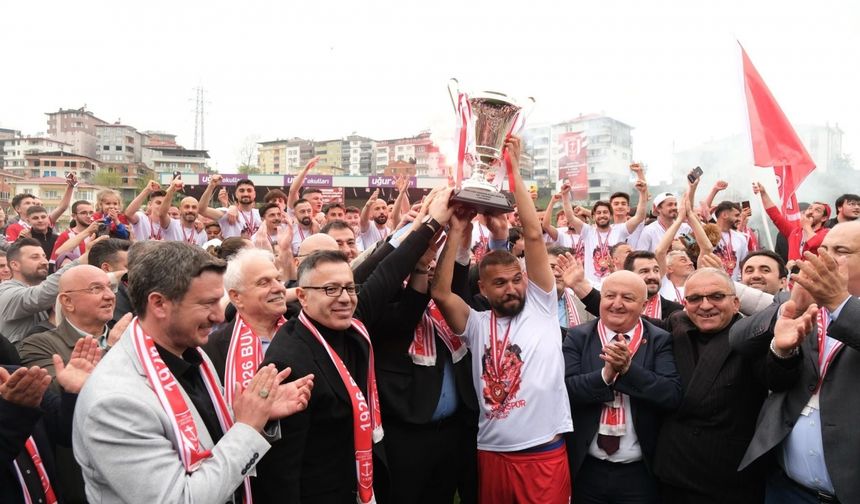 Nesine 3. Lig'e yükselen 1926 Bulancakspor, şampiyonluk kupasını aldı