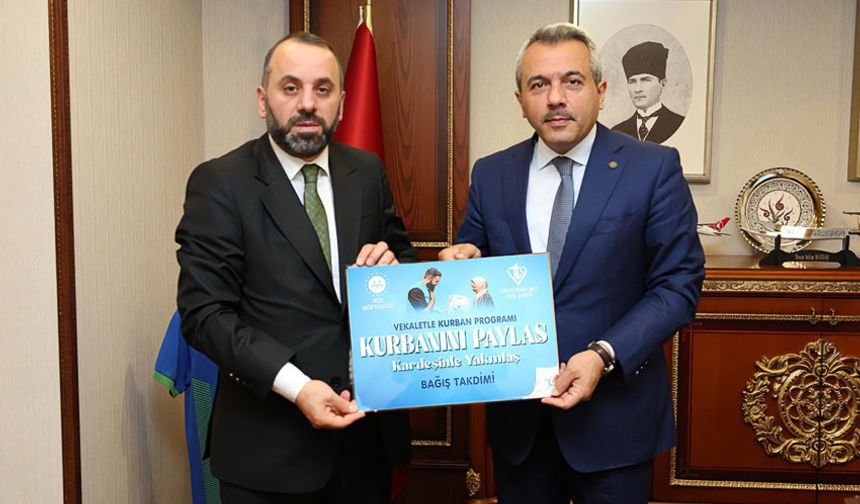 Vali Baydaş, Kurbanını TDV'ye Bağışladı