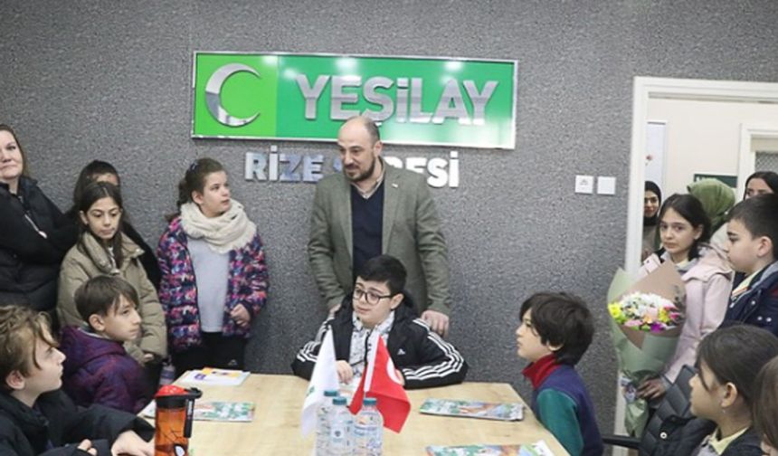 Öğrenciler Yeşilay Rize Şubesini ziyaret etti