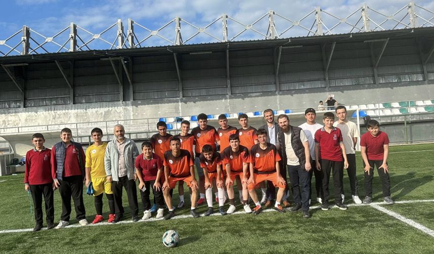 Genç Hafızlar, Kardeşlik Futbol Turnuvasına galibiyetle başladı