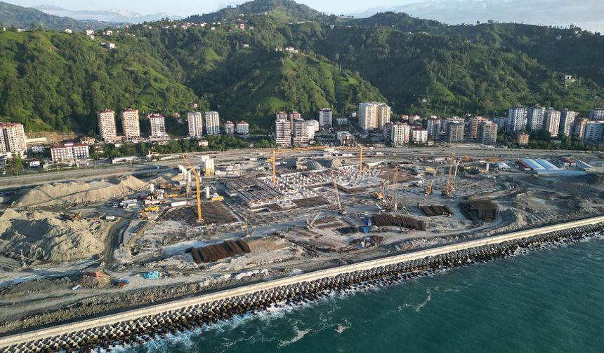 Şehir Hastanesi Yükseliyor! Bakanlık Yetkilileri Rize’de