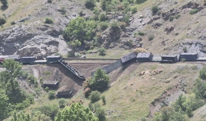 Yük treni raydan çıktı! Seferler durduruldu