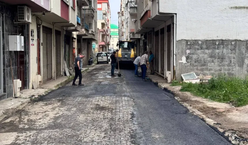 Beşikdüzü’nde Yol Yenileme Çalışmaları Devam Ediyor