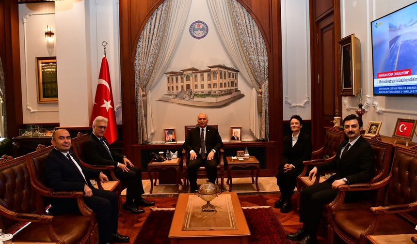 Trabzon Valisi Aziz Yıldırım, Devlet Tiyatroları Genel Müdürü Tamer Karadağlı’yı Ağırladı