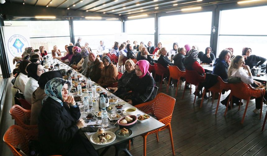Başkan Rahmi Metin, Çalışan Annelerle Anlamlı Bir Günde Buluştu