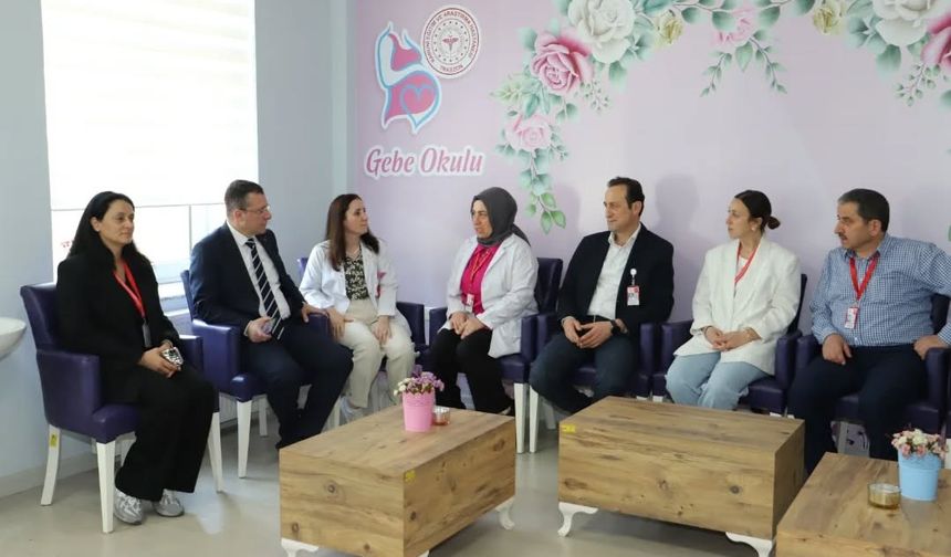 Trabzon İl Sağlık Müdürü Dr. Hakan Usta’dan Ebeler Günü Ziyareti