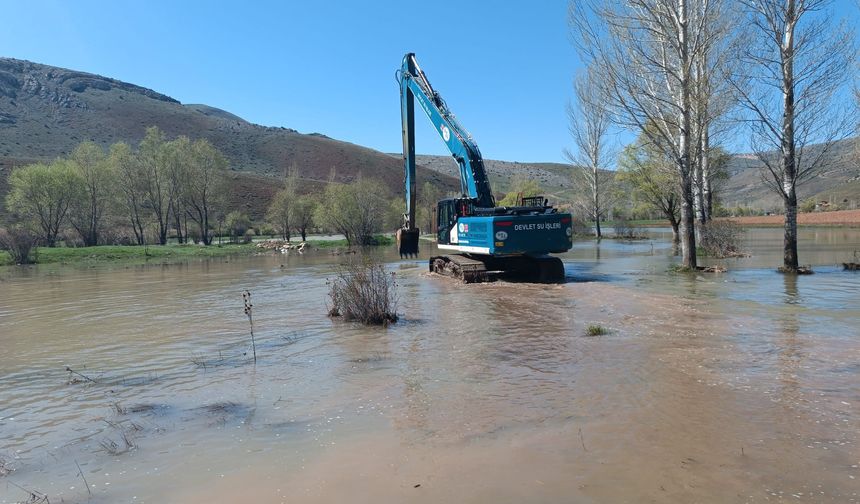 DSİ 22. Bölge Müdürlüğü Bayburt’ta Taşkın Krizini Çözdü