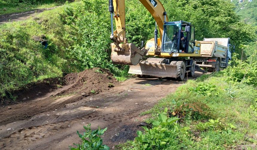 Beşikdüzü'nde yol bakımı ile ulaşım güvenliği arttırılıyor