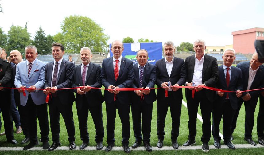 KTÜ’nün FIFA Sertifikalı Yeni Futbol Sahası Görkemli Bir Törenle Açıldı