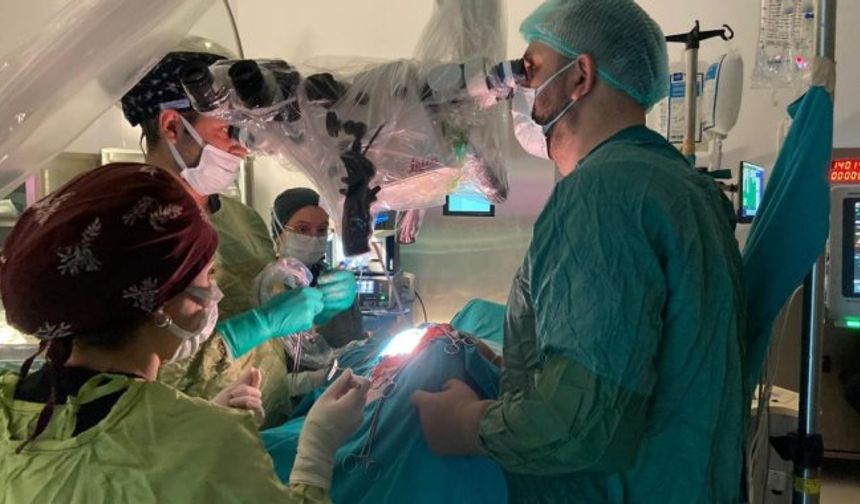 Trabzon'da Kanuni Eğitim ve Araştırma Hastanesi'nde beyin tümörü ameliyatları başarıyla yapılıyor