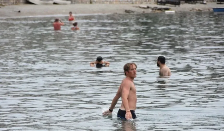Bodrum'da hava ısındı, sahiller hareketlendi