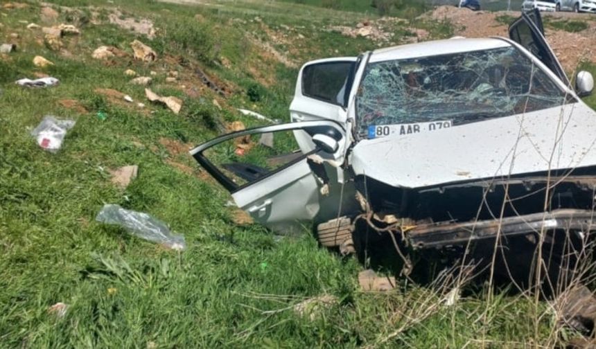 Şarampole devrilen otomobildeki baba öldü, eşi ile çocuğu yaralı