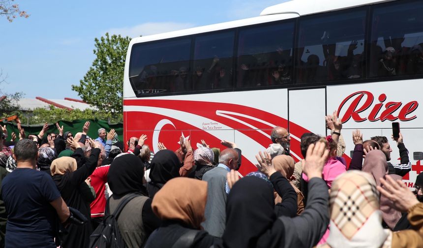 Rize'de hacı adayları kutsal topraklara uğurlandı