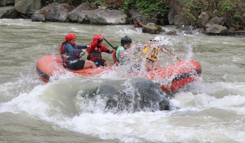 Rize'de düzenlenen Türkiye Rafting Şampiyonası yarışları sona erdi