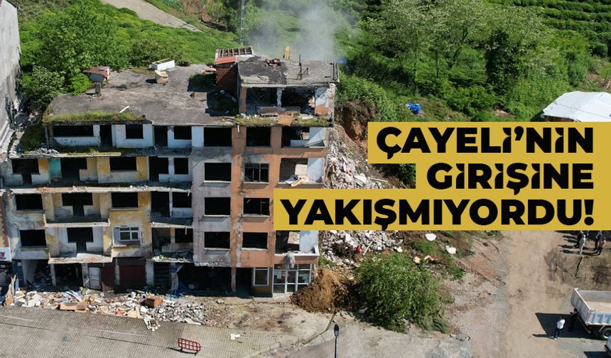 Çayeli’nin girişindeki riskli binanın yıkımı gerçekleşti