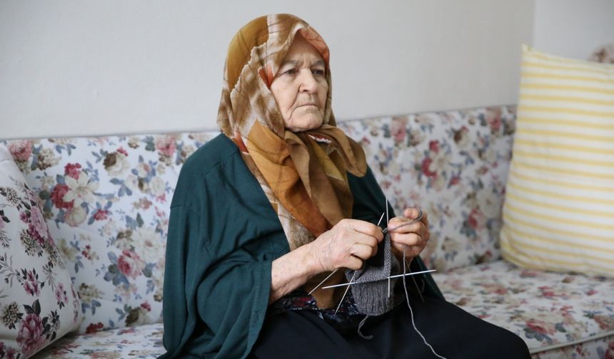 110 yaşındaki Hayriye nineye Anneler Günü hediyesi