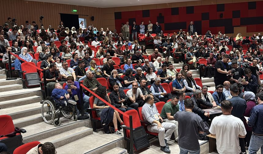 26. Uluslararası Altın Safran Belgesel Film Festivali'nde yönetmen Demirkubuz sinemaseverlerle buluştu
