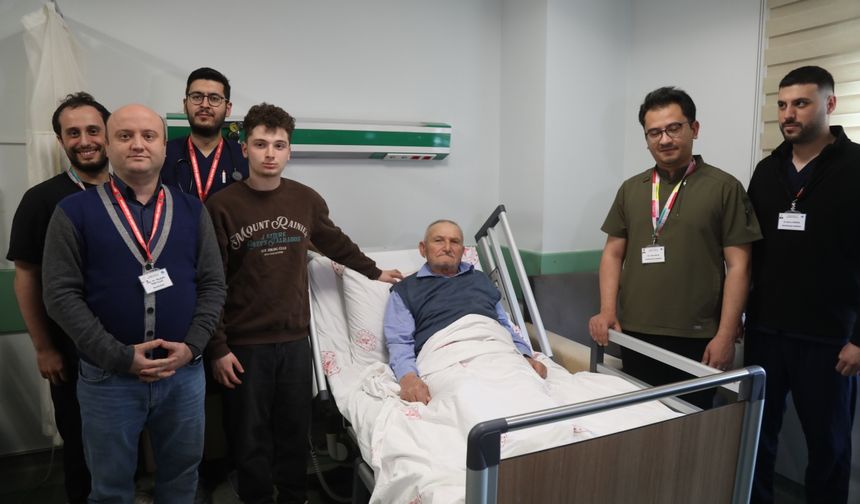 "4 yaprakçıklı aort kapağı" ameliyatı Samsun'da kapalı yöntemle yapıldı