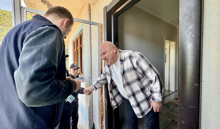 "Aile Polisi" kapı kapı dolaşıp mahalleliyi bilgilendiriyor