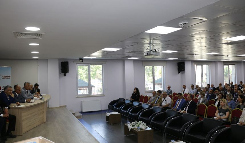 Amasya İl Millî Eğitim Müdürü Katipoğlu, okul müdürleriyle bir araya geldi