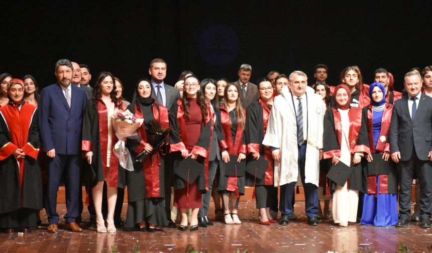 Artvin Çoruh Üniversitesinde mezuniyet töreni düzenlendi