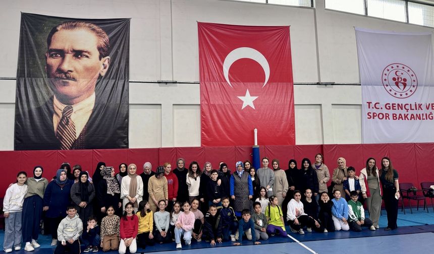 Ayancık'ta Anneler Günü etkinliği düzenlendi