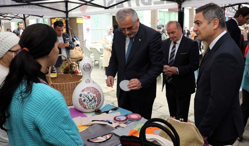 Bafra'da "Engelsiz Emekler El Sanatları" sergisi açıldı