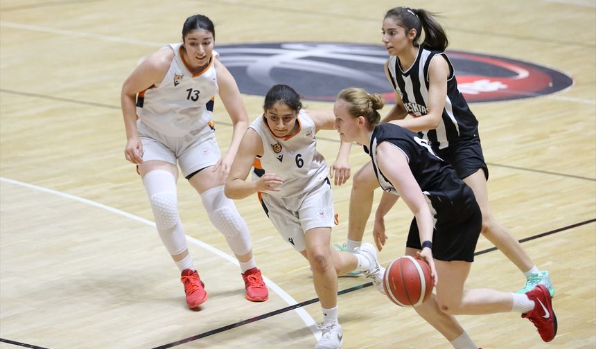 Basketbolda 18 Yaş Altı Kadınlar Türkiye Şampiyonası Samsun'da başladı