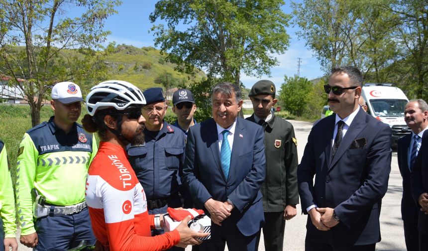 Bisikletlilerin Selanik'ten Samsun'a taşıdığı "Ata toprağı" Havza'ya ulaştı