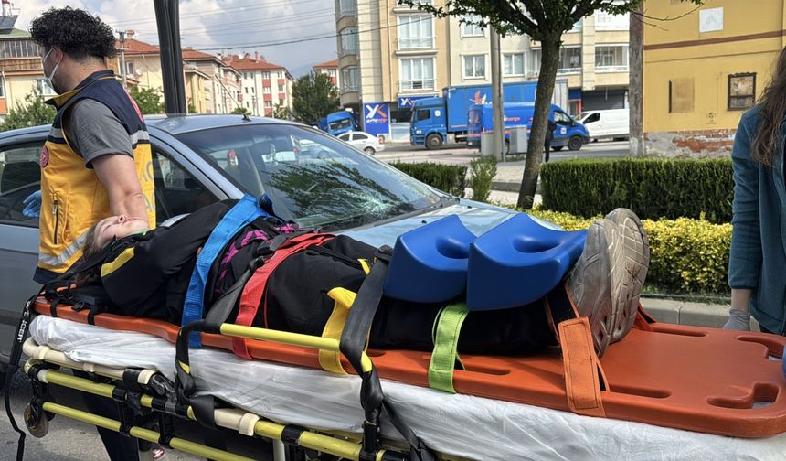 Bolu'da otomobilin çarptığı anne ve 10 yaşındaki kızı yaralandı