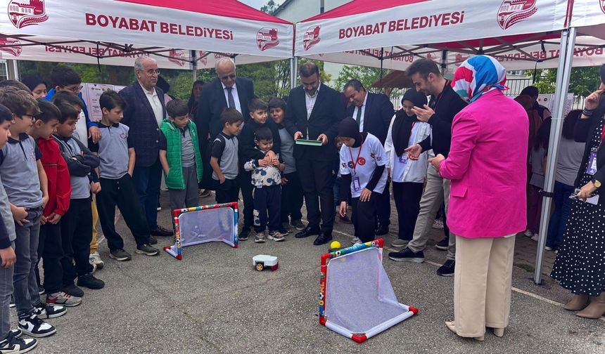 Boyabat'ta TÜBİTAK 4006 Bilim Fuarı açıldı