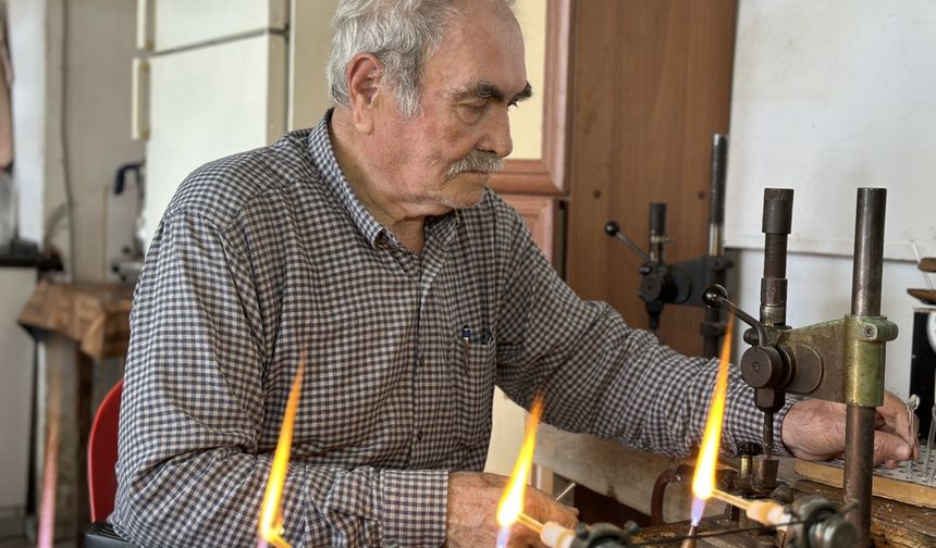 Cam ustası baba oğul zanaatlarını gelecek kuşaklara aktarmak istiyor