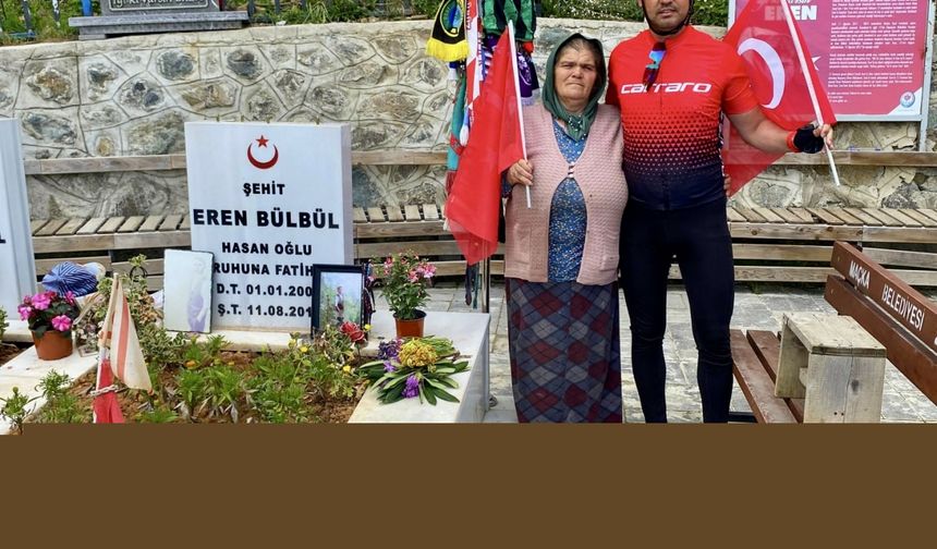 Çanakkale'den yola çıkan bisikletli, Trabzon'da Eren Bülbül'ün kabrini ziyaret etti