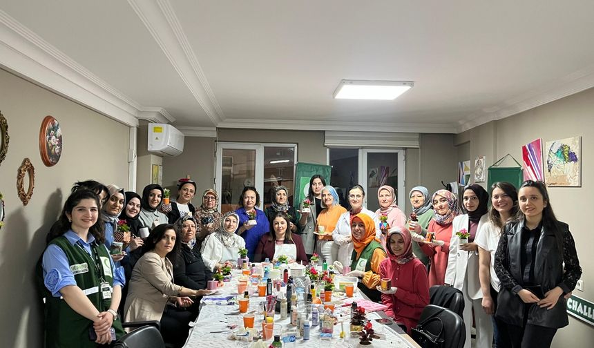 Çorum Yeşilay’dan kadınlara yönelik taş tozu saksı yapım atölyesi