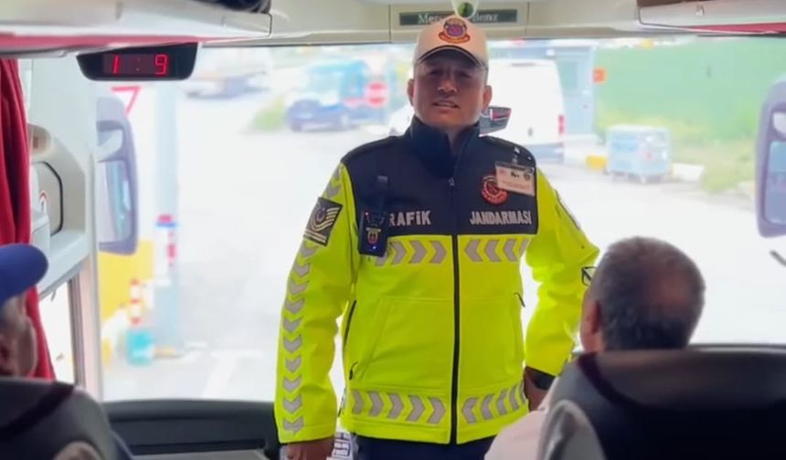 Çorum’da otobüsle yolculuk edenlere emniyet kemerinin önemi anlatıldı