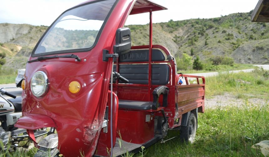 Çorum'da triportörün devrilmesi sonucu 2 kişi yaralandı